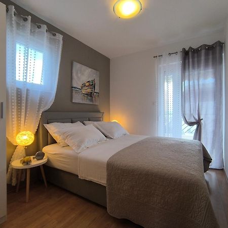 Villa Seaview With Pool - Apartment Yellow Trogir Eksteriør billede