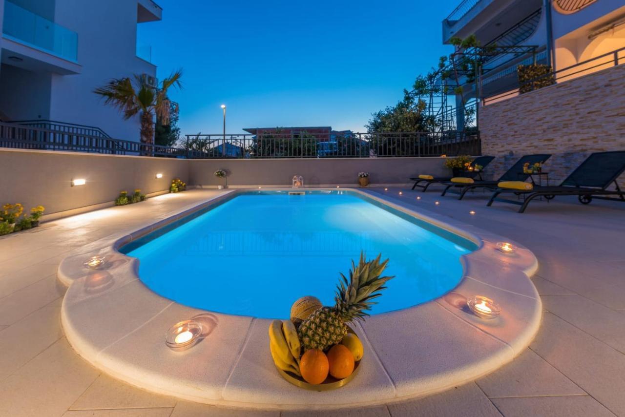 Villa Seaview With Pool - Apartment Yellow Trogir Eksteriør billede