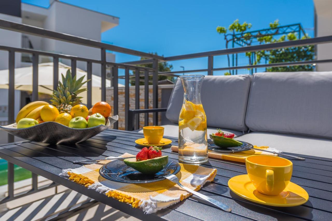 Villa Seaview With Pool - Apartment Yellow Trogir Eksteriør billede